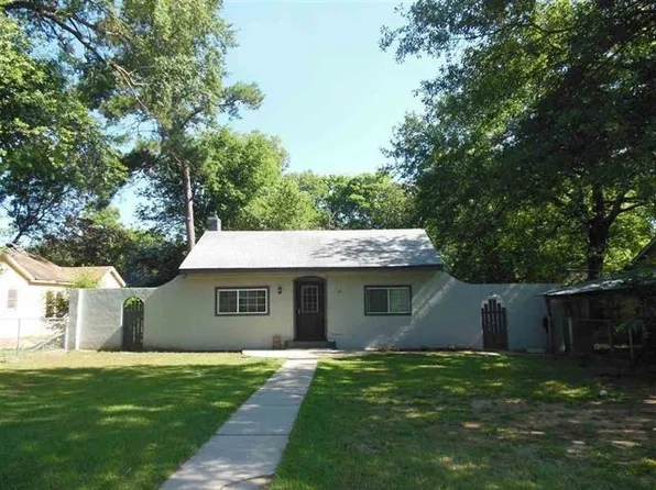 513 E 4th St, Mount Pleasant, TX 75455