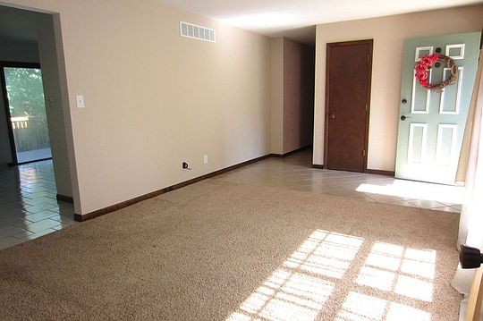 5th image of 1022 Laurel Dr