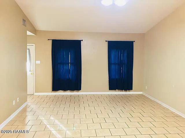 3 bed, 2.0 bath, 1500 sqft, $1,600 — Photo 3