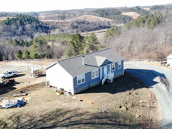 2nd image of 195 Doe Ridge Ln