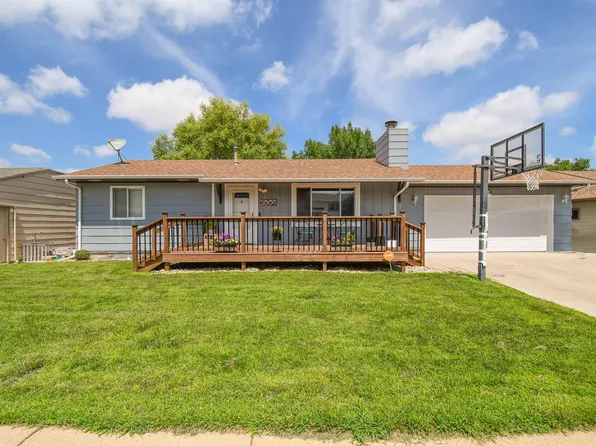 2004 E Madison St, Sioux Falls, SD 57103