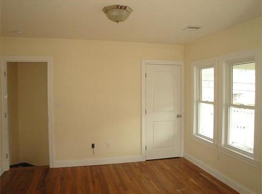 5th image of 160 Waverley Ave #160