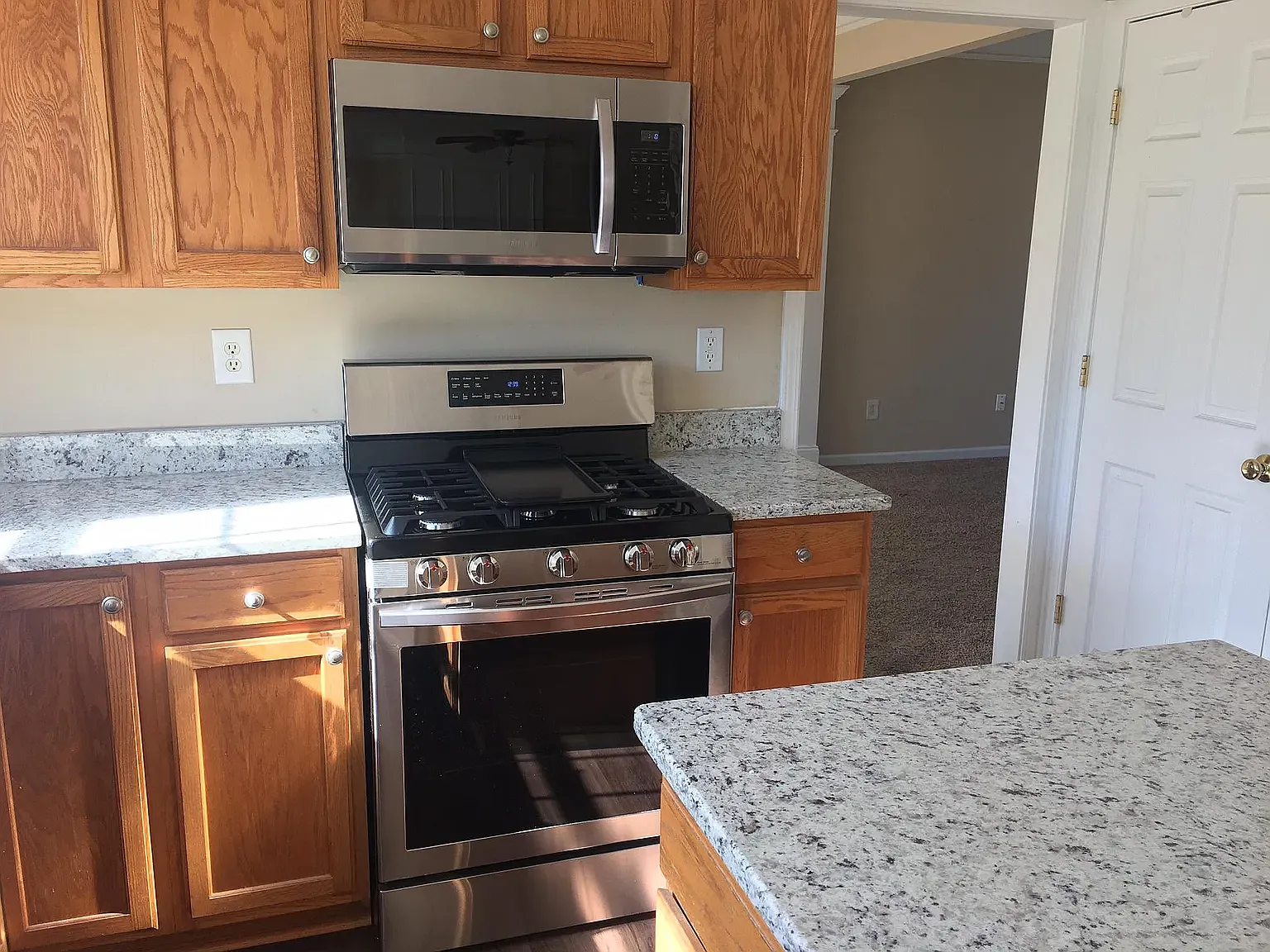 4 bed, 2.5 bath, 2216 sqft, $2,750 — Photo 4