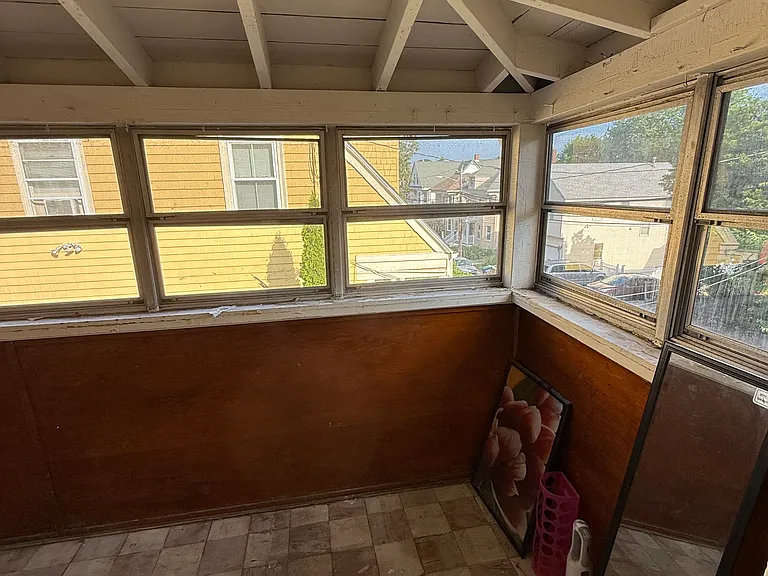 Willow Ave — Photo 22