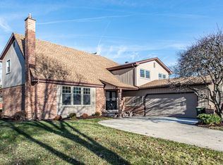910 E Appletree Ln, Arlington Heights, IL