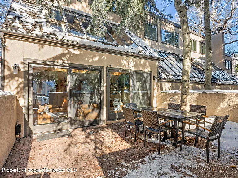 326 W Hopkins Ave — Photo 29