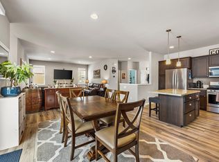 1126 White Oak Dr, Sun Prairie, WI 53590