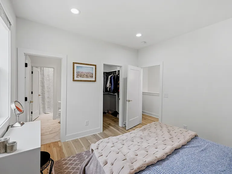 211B Queen Ave — Photo 38