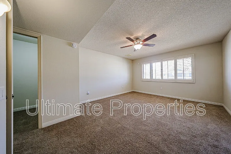 2 bed, 2.0 bath, 2020 sqft, $1,895 — Photo 4