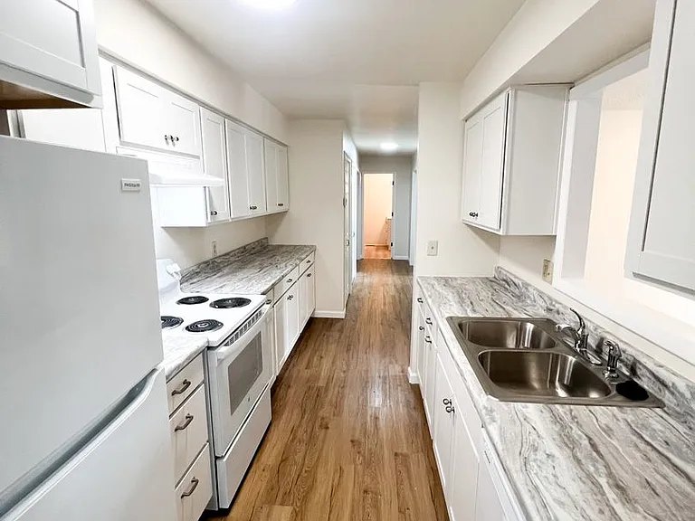 4195 Bristol Ct — Photo 10