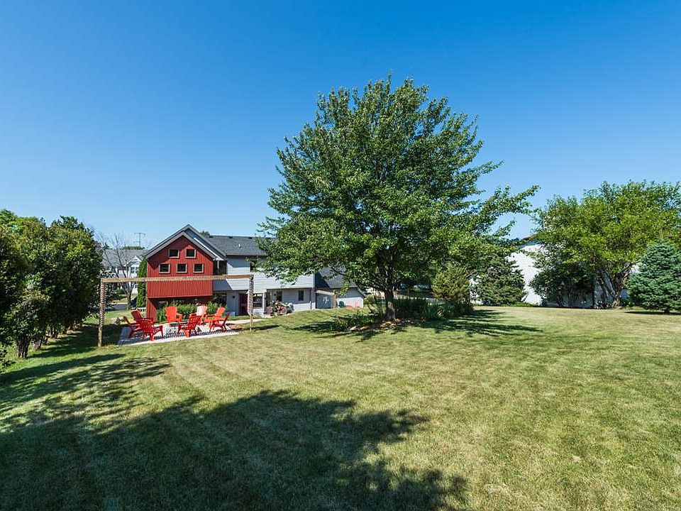 2nd image of 1521 Sunset Ct