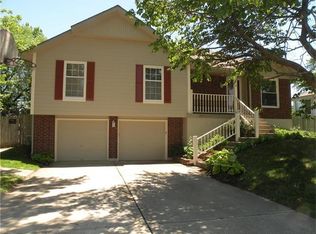 1129 NE Banner Dr, Lees Summit, MO 64086
