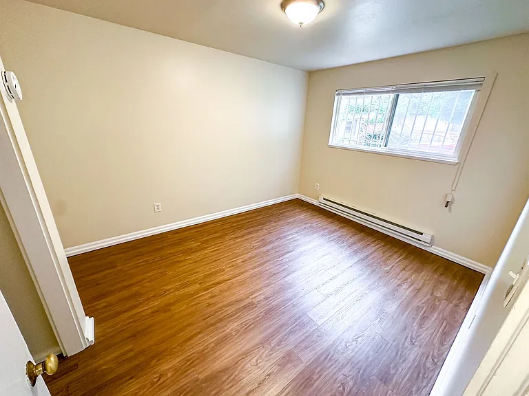 Belmont Roy Apartments — Photo 12