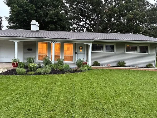 107 Oak Ct, Manchester, IA 52057