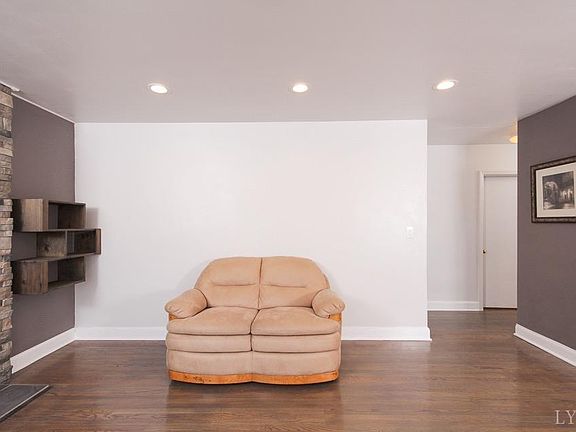 5th image of 4737 Clarke St