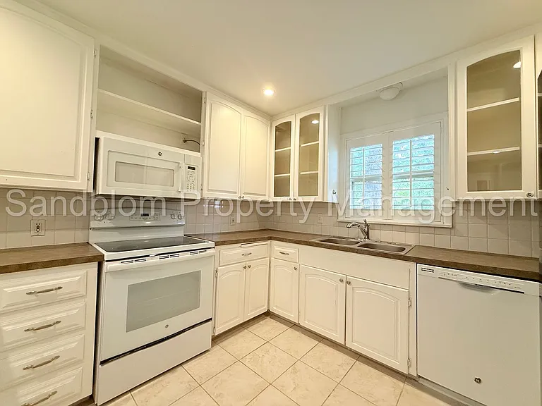 3737 E 37th Pl — Photo 10