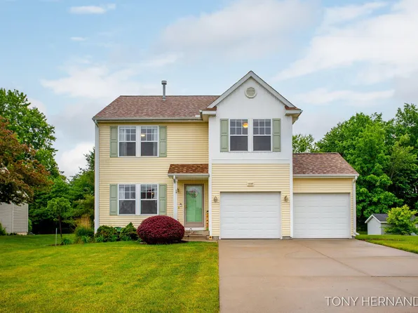 1648 Crescent Pointe Dr SE, Caledonia, MI 49316