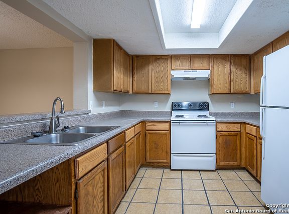 5th image of 403 Hartline Dr APT 5