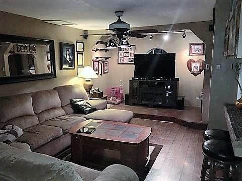 5th image of 671 Francine Dr