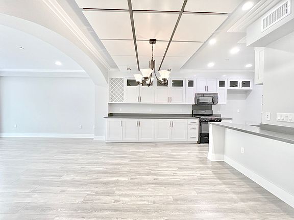 3rd image of 10270 Almayo Ave APT 107