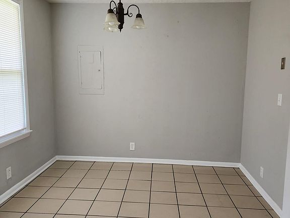 5th image of 204 Evanmeade Dr