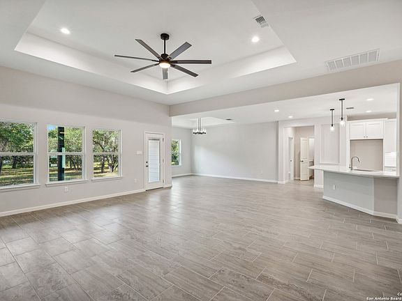 4th image of 302 County Road 6868 E