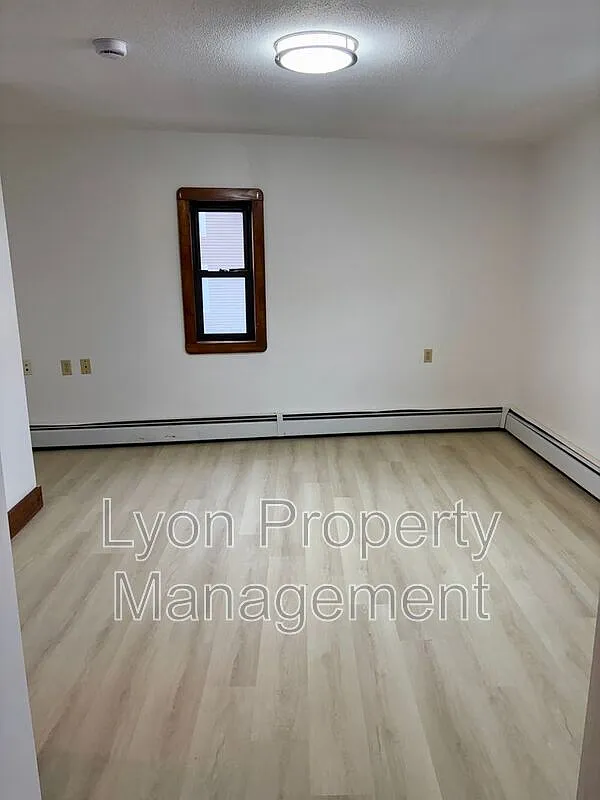 2 bed, 1.0 bath, $1,600 — Photo 4