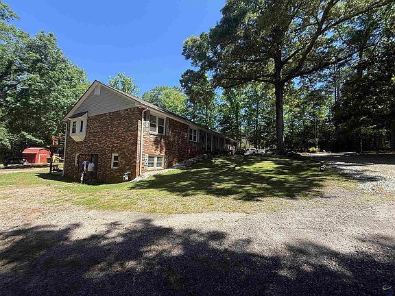 2nd image of 905 E Atlanta Rd