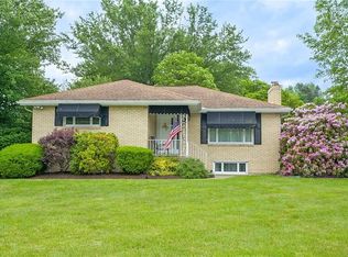 101 Manchester Dr, Irwin, PA 15642