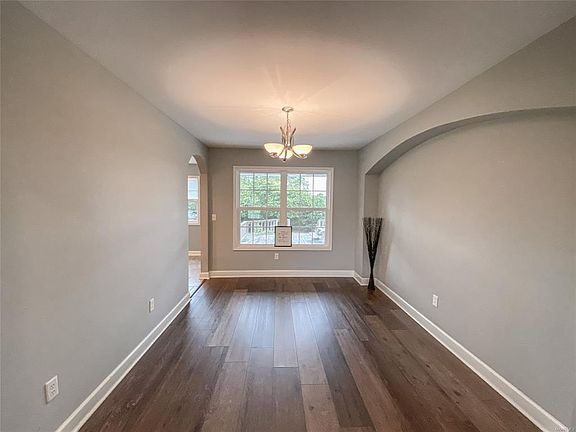 5th image of 102 Lakewood Dr