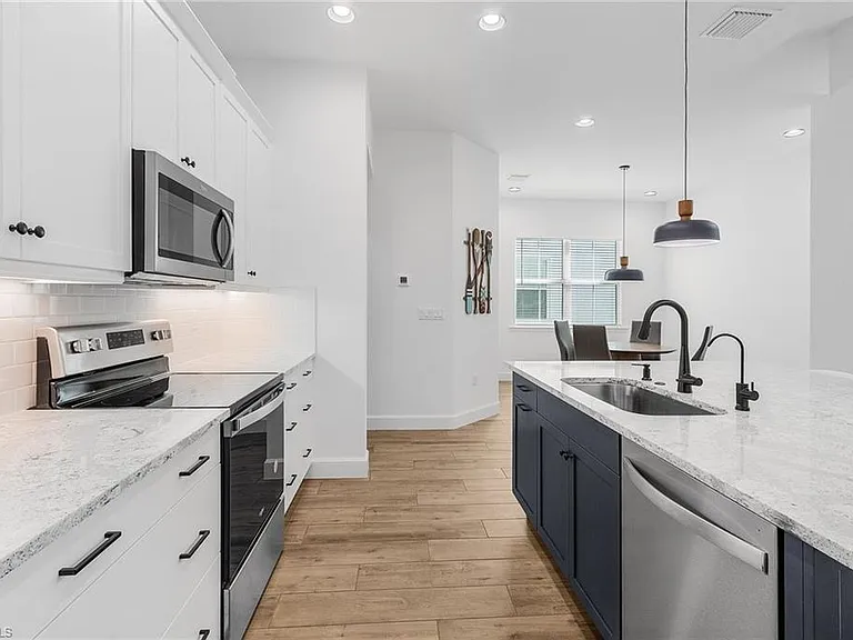 7034 Saona Ct — Photo 16