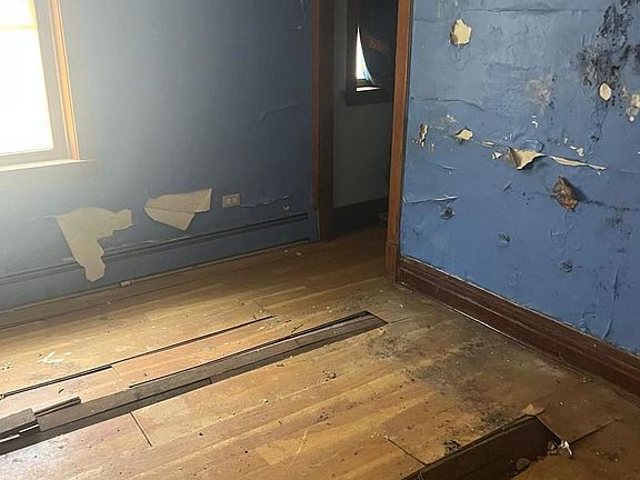 5th image of 5300 S Washtenaw Ave