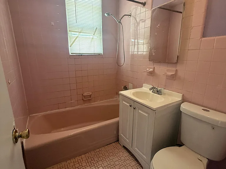 360 Wainwright St #2 — Photo 8