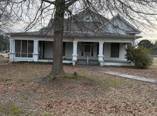 303 College St, Blevins, AR 71825