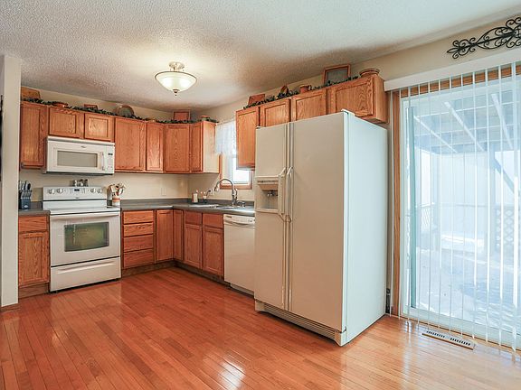 4th image of 105 Hillside Dr