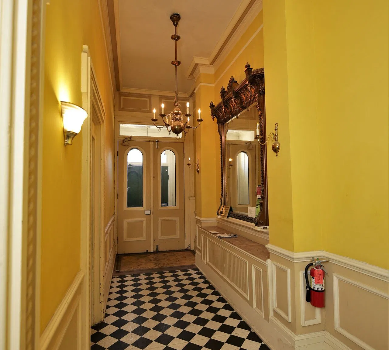 717 Washington Place — Photo 4