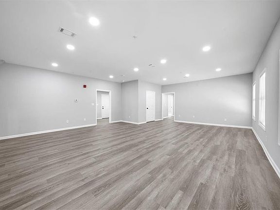 2nd image of 5399 Northland Dr NE #102