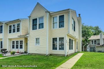 1st image of 929 Jessica Ct