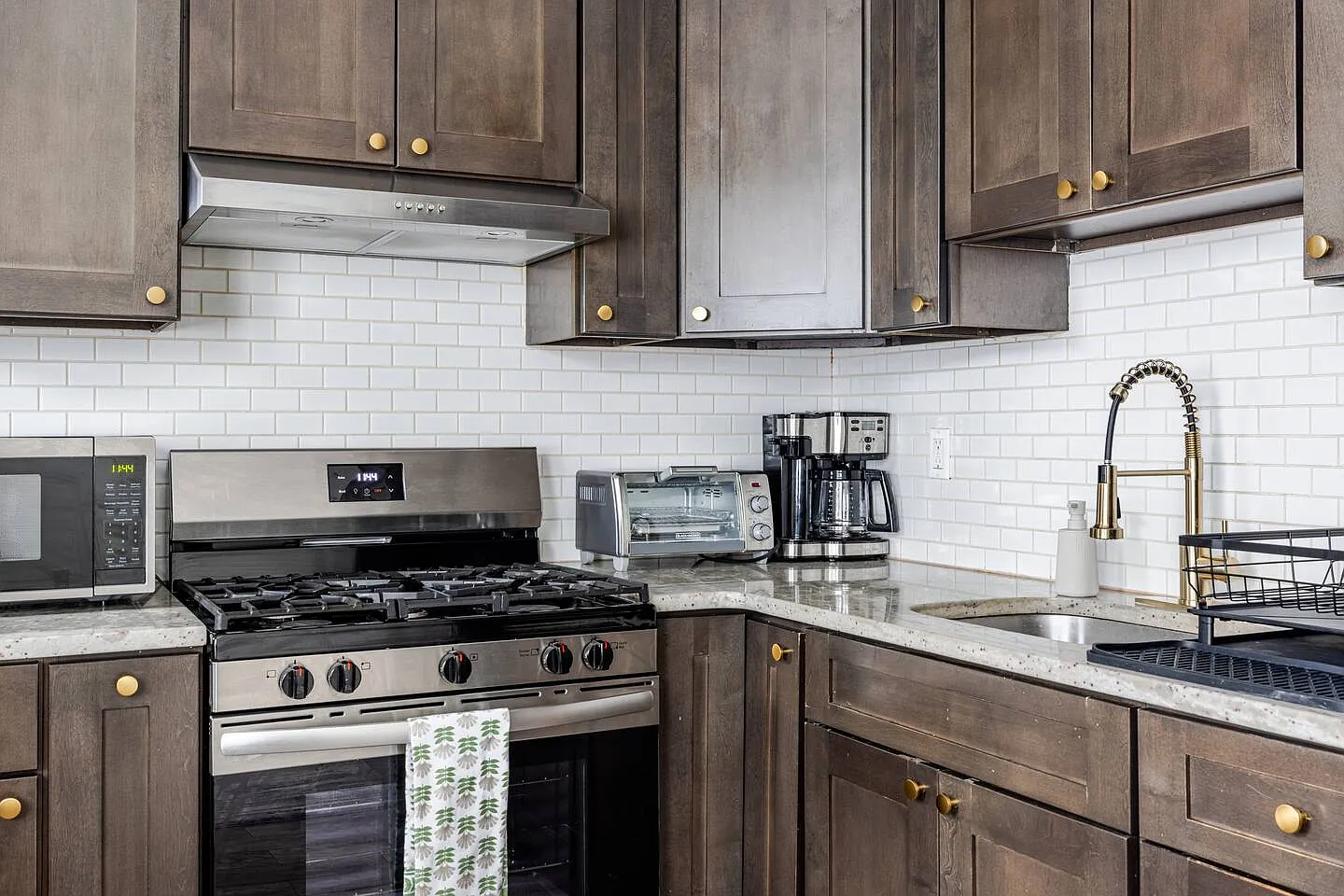 2 bed, 650 sqft, $2,300 — Photo 4