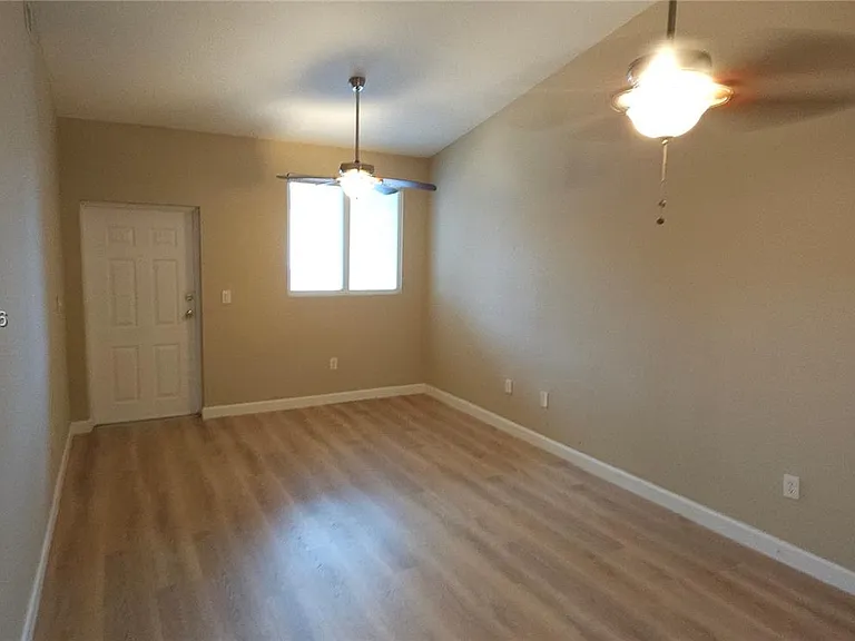 1662 SE 27th Dr #208 — Photo 3