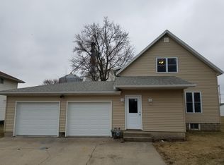 211 W State St, Dike, IA 50624