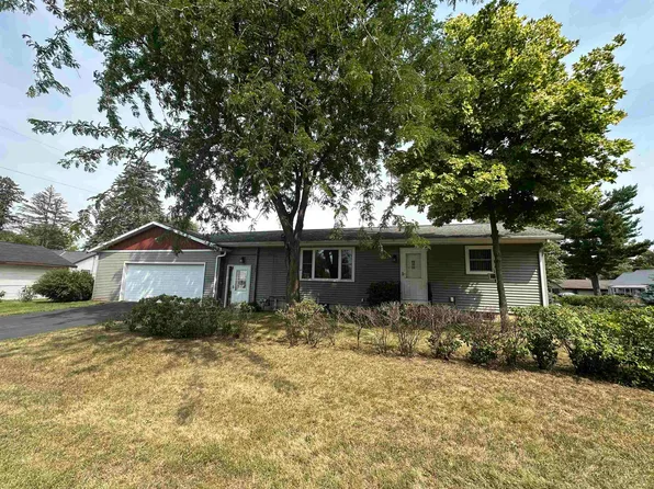 505 Howard St, Poynette, WI 53955