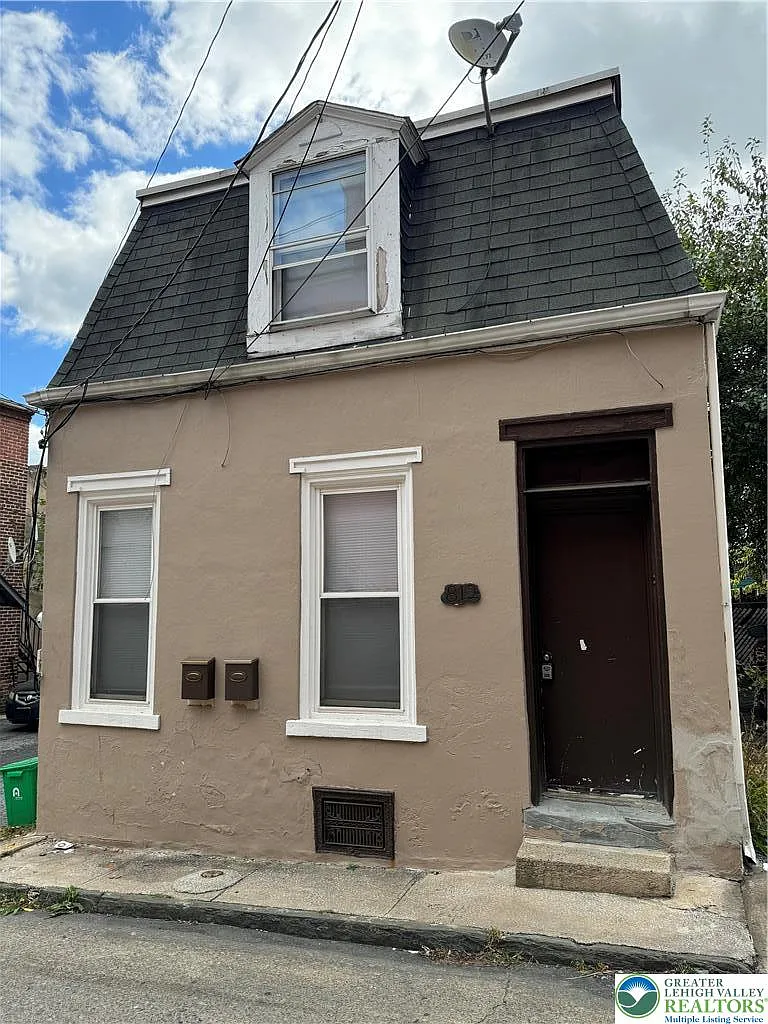 1 bed, 1.0 bath, 700 sqft, $1,095 — Photo 1
