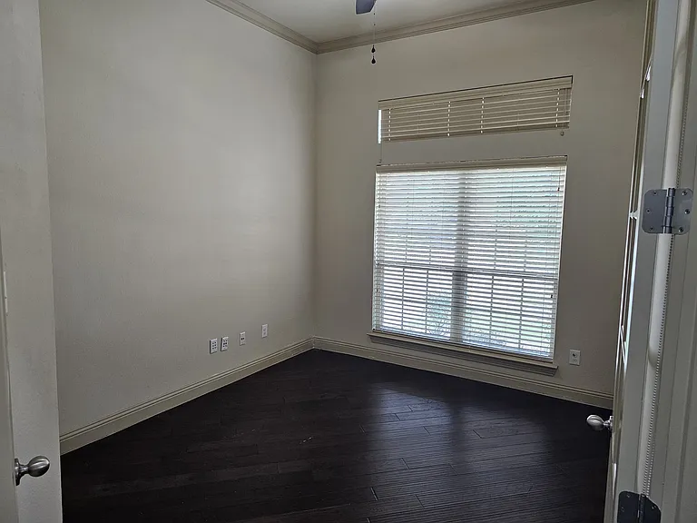 4012 Eaton Park Dr — Photo 4