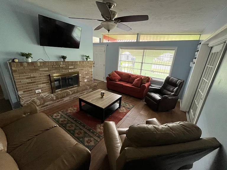 2020 Hallmark Ct — Photo 3