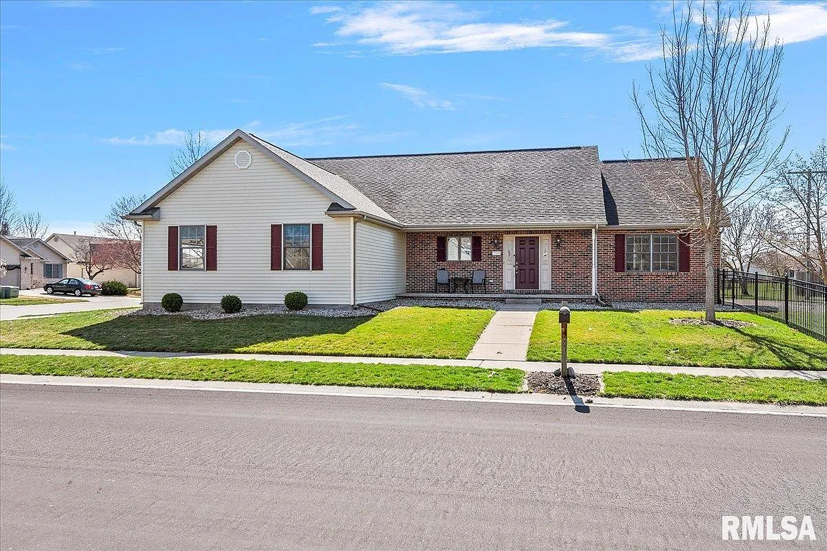 3700 Bergamot Dr photo 1