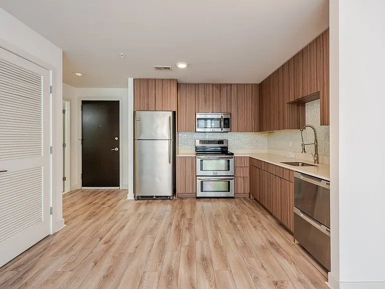460 New York Ave NW #501 — Photo 5