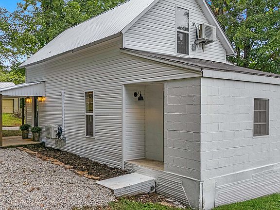 4th image of 609 Woodland Ave
