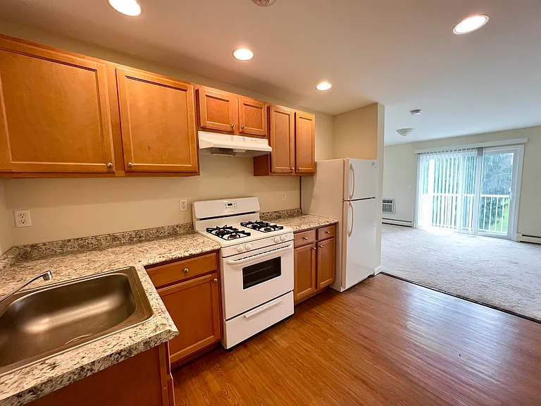 Parkway Cedarhurst Apartments — Photo 24