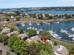 439 N Tomahawk Island Dr, Portland, OR 97217